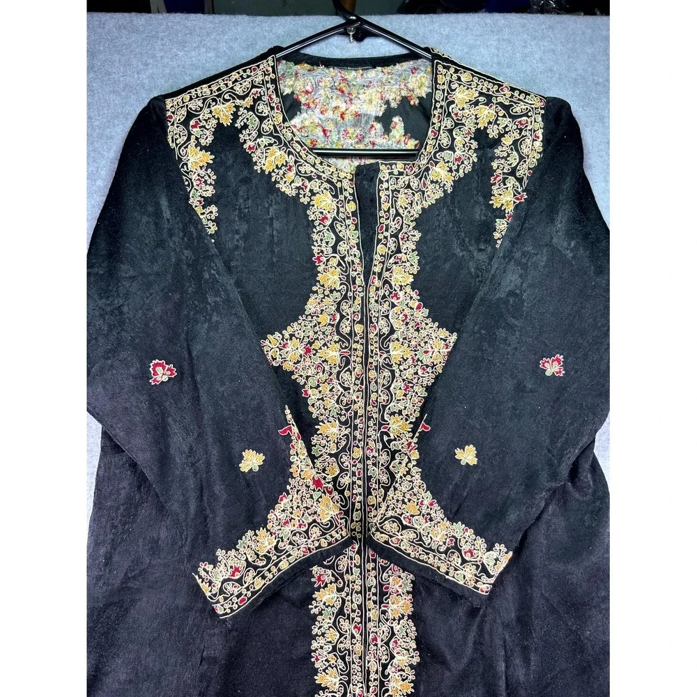 Vintage Womens Gown Black Velvet Embroidered Floral Stretch Round Neck Pullover
